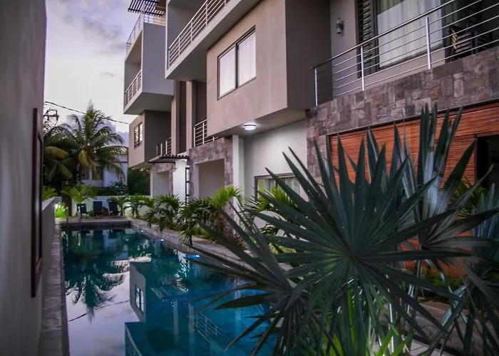 Entire Luxury 3 Bedroom Condo For Rent - Flic-En-Flac - Close To Beach