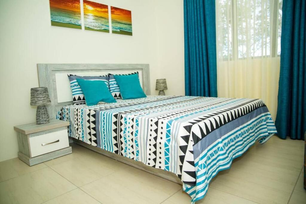 Entire Luxury 3 Bedroom For Rent - Flic-en-flac - Close To شقة *