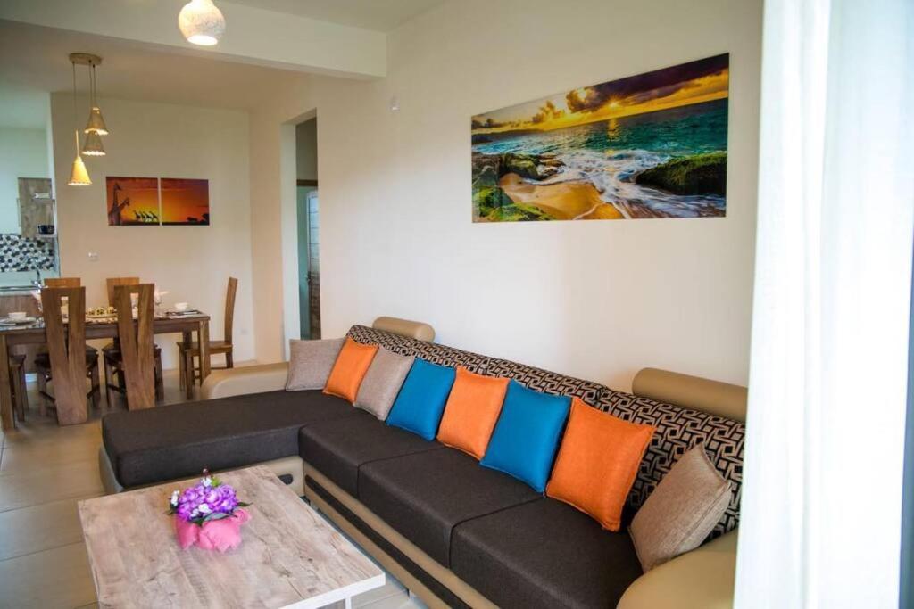 Entire Luxury 3 Bedroom For Rent - Flic-en-flac - Close To *