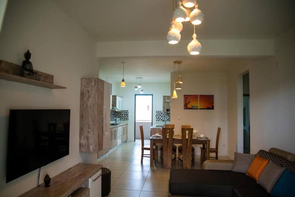 Entire Luxury 3 Bedroom For Rent - Flic-en-flac - Close To